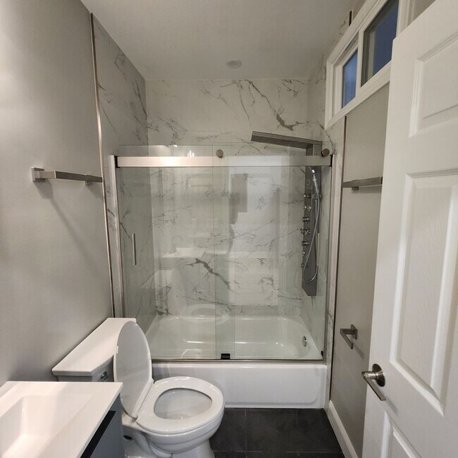 Photo - 1332 Adams St NE