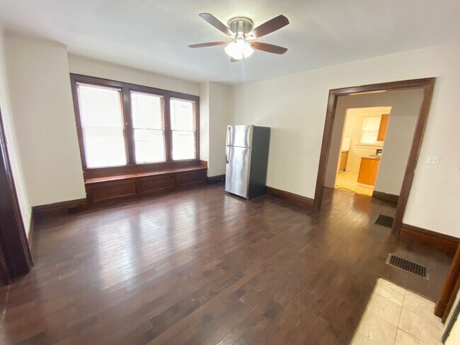 1932-1934-1934 Summit St Unit 1934