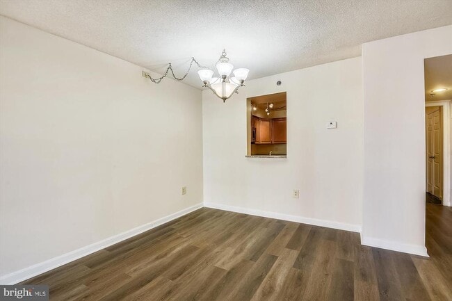 Photo - 610 N West St Unit 305