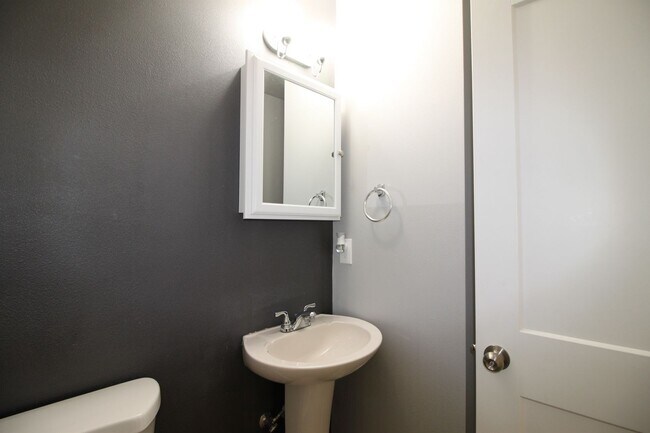 Photo - 3 Bed 2.5 Bath - Townhome - Ft Nugent Park - NAS Whidbey