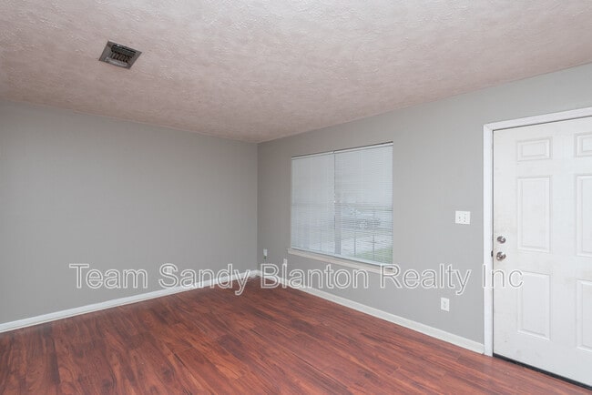 Photo - 525 Quigley Rd