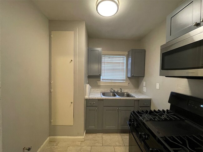 Photo - 4221 Lamar St