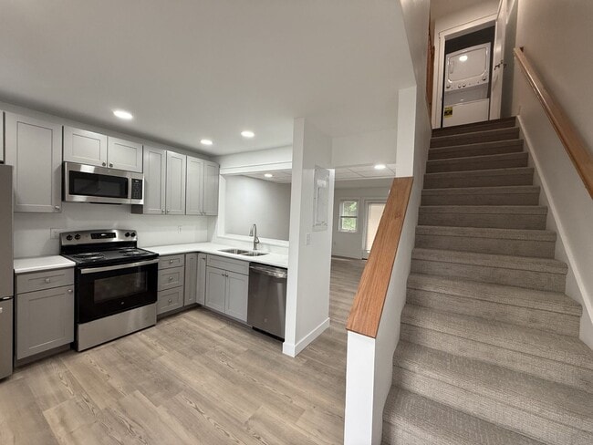 Photo - 719 W College Ave