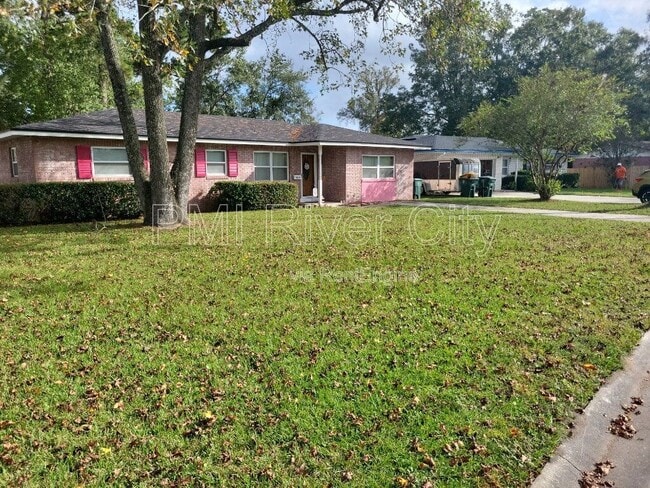 Photo - 7819 Lisa Dr E