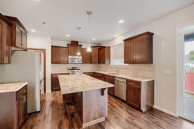 Photo - Amazing 4bed/2.5bath with Den in Kent, WA!