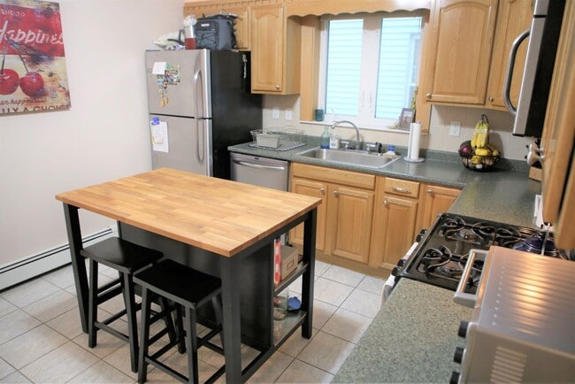 Building Photo - 590 Main St Unit 1 Rental