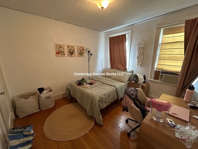 Building Photo - 172 Norfolk St Unit 3 Rental