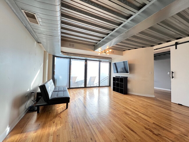 Photo - 1910 S Indiana Ave Unit 518