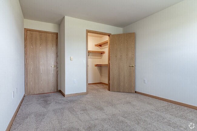 1BR, 1BA - 760SF - Bedroom - Shadow Creek Apartments