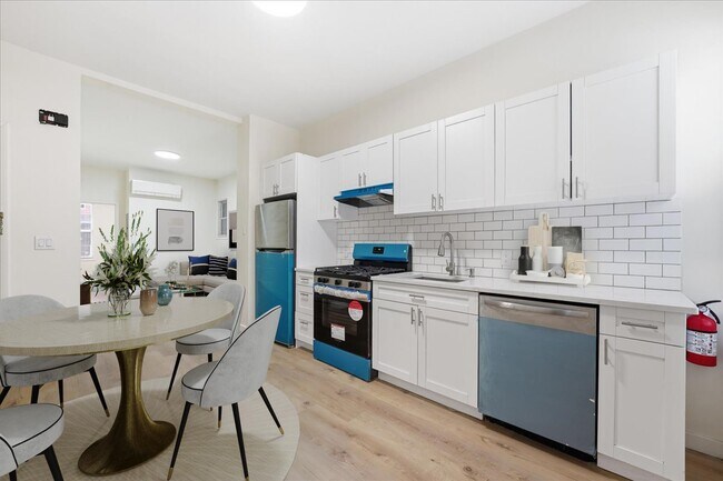 Photo - 202 Bowers St