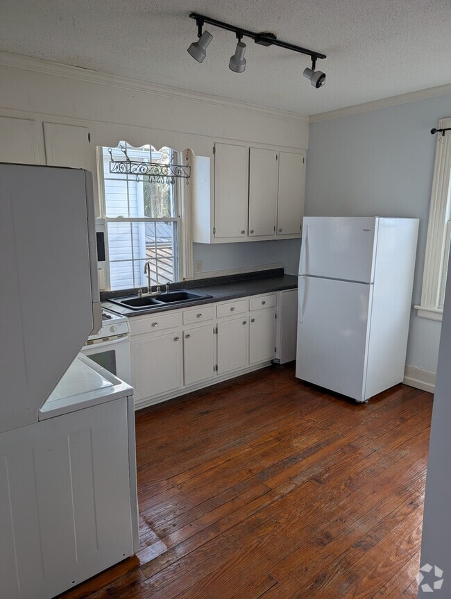 Building Photo - 57 Carolina St Unit B Rental