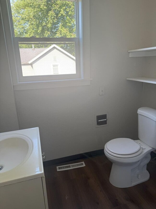 Photo - 144-144 1/2 S 3rd St Unidad 144 1/2 S 3rd St