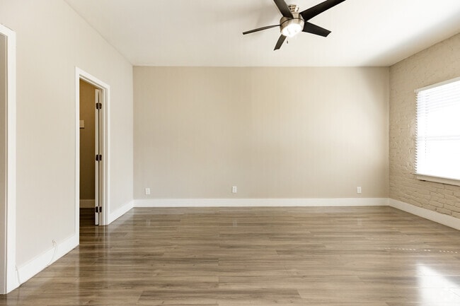 2933 W 8th St - Gorgeous Newly Remodeled One Bedroom and Studios