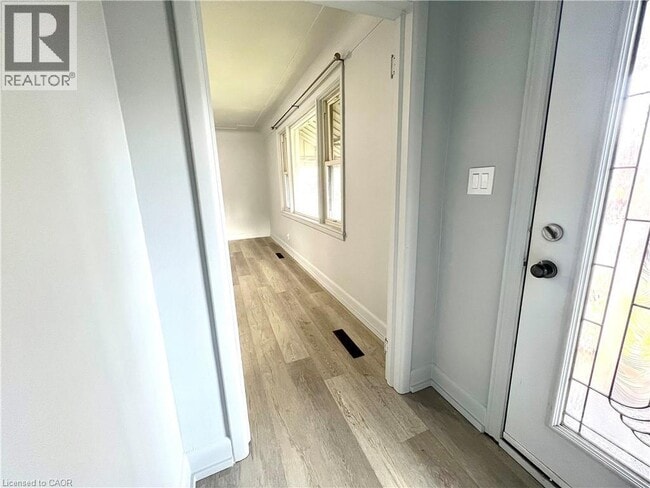 Photo - 290 E 36th St