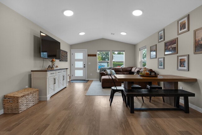 Photo - 1350-1313 13th Ave