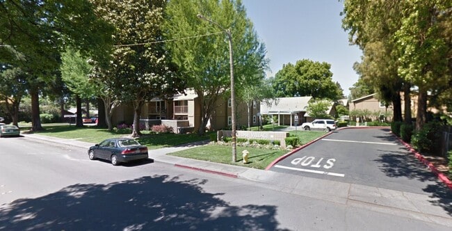 Photo - 820 W 4th Ave