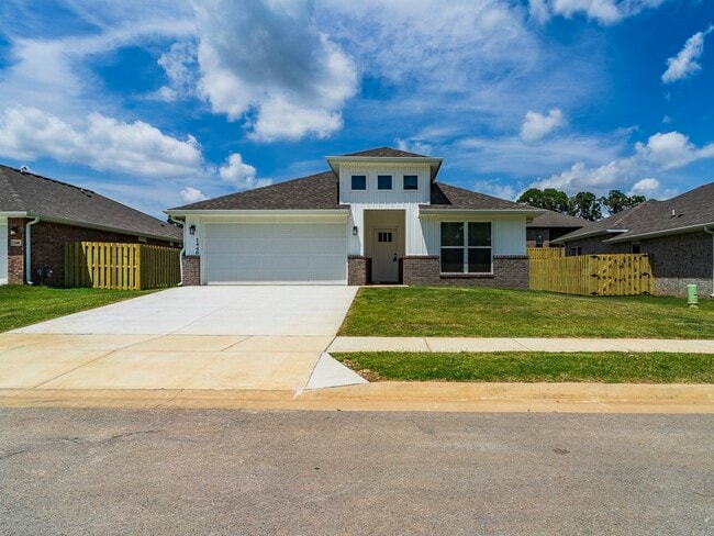 Building Photo - 1440 Emmerson St