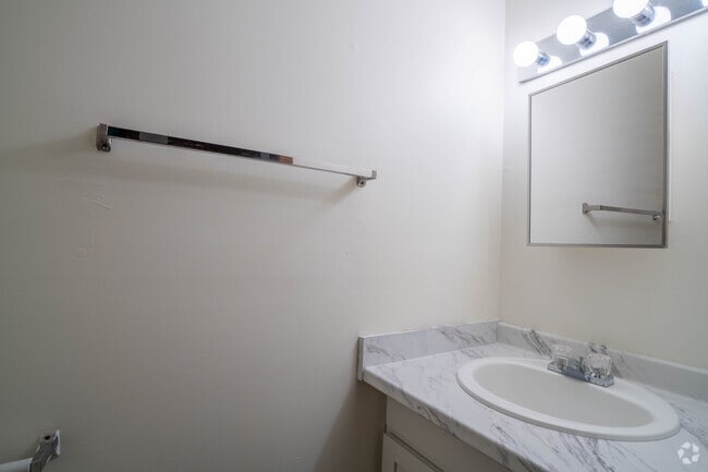 Birch - 2BR, 1.5BA - 936SF - Bathroom