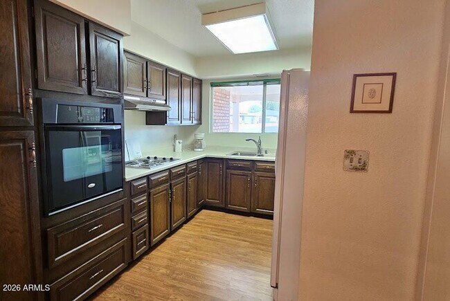 Photo - 932 S 72nd St
