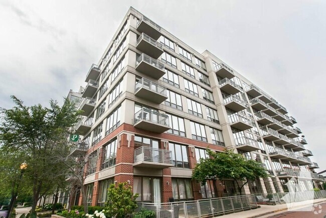 Building Photo - 1000 N Kingsbury St Unit 106 Rental