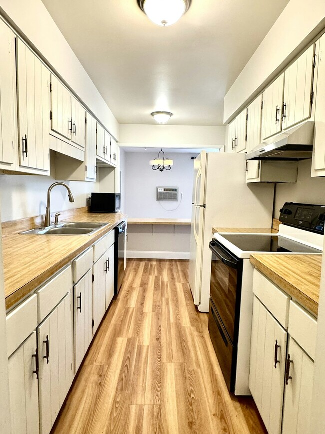 Photo - 510 W Eastman St Unit 2E