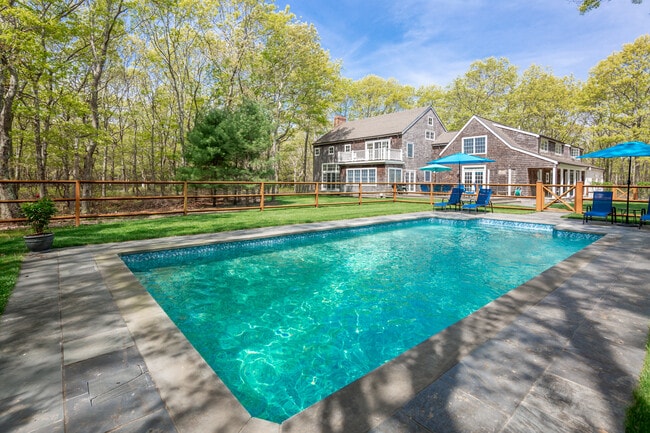 Building Photo - 221 Merchants Path