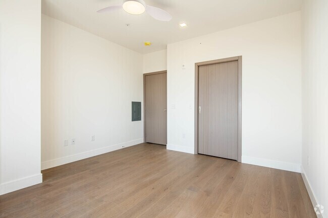 1BR, 1BA - 809SF