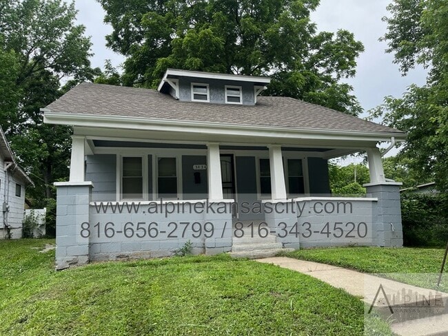 Spacious Upstairs Loft with Bathroom! - Spacious Upstairs Loft with Bathroom!