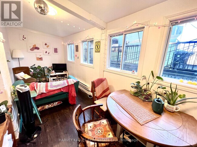 Photo - 791 Bathurst St