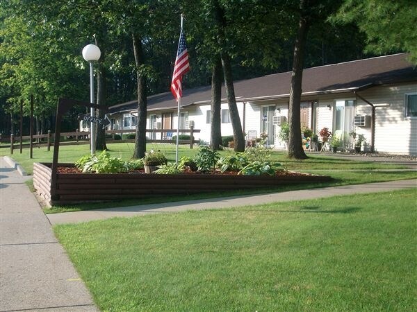 Sandhill Manor Apartments - Sandhill Manor Apartments