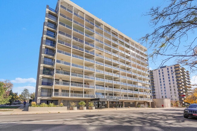 Building Photo - $1,950, 2-bed, 1-bath located in Denver wi... Unit 5A