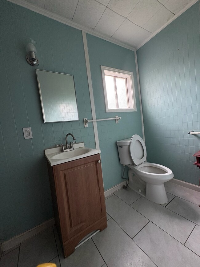 Lavabo - 134 Roberts St Unidad 201