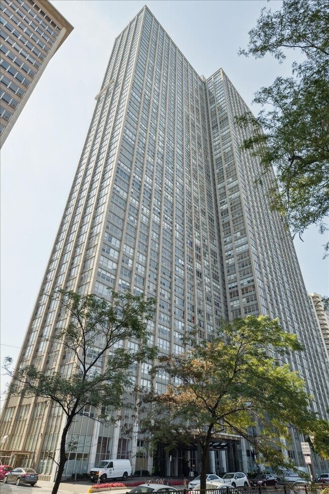 Building Photo - 655 W Irving Park Rd Unit 2503