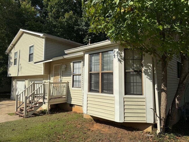 Photo - ***Look and Lease*** Waived $350.00 Adm. F...