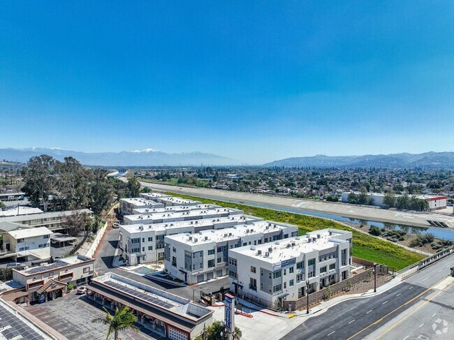 Building Photo - River Gate Townhomes