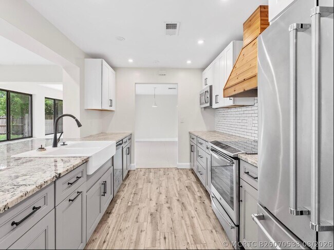 Photo - 909 SE 14th Dr