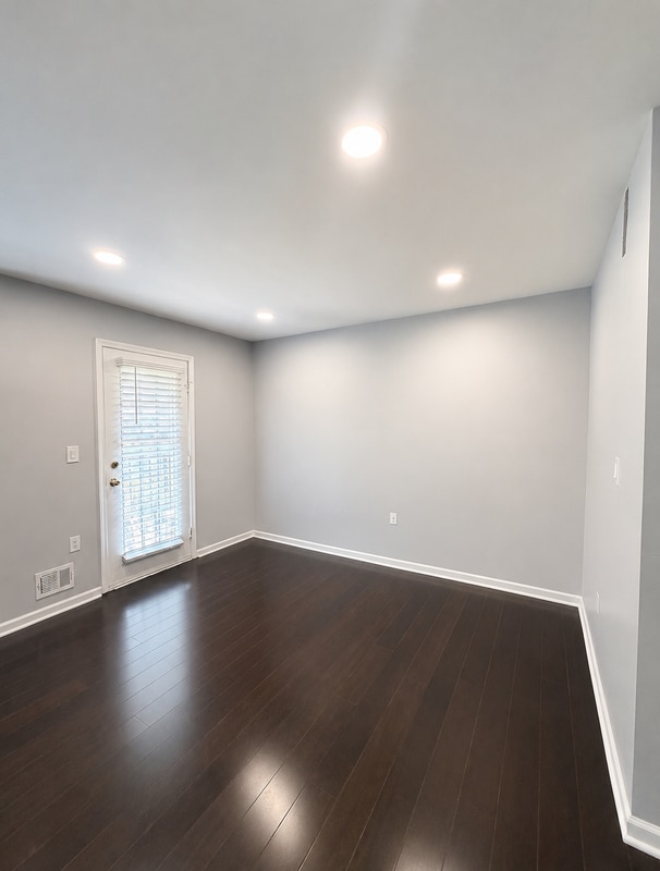 Photo - 704 Wellington Pl