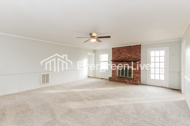Photo - 213 Andover Cir