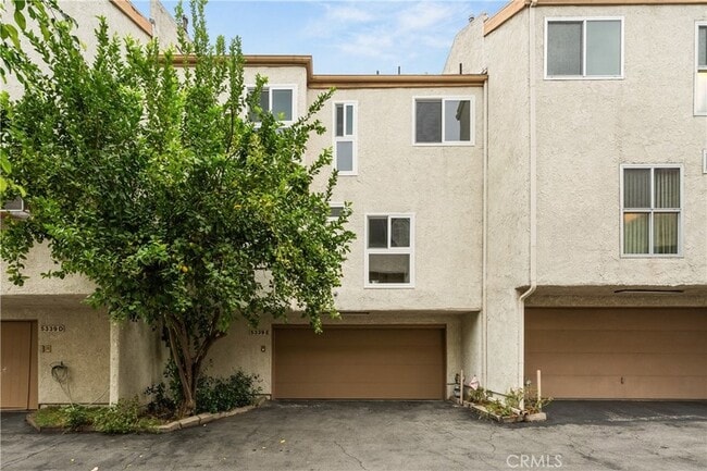 Building Photo - 5339 Coldwater Canyon Ave