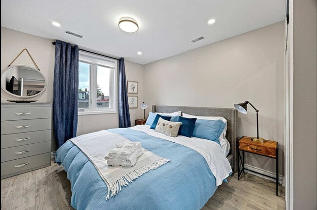 Photo - 557 St Clair Ave W Unit SI ID1524852P