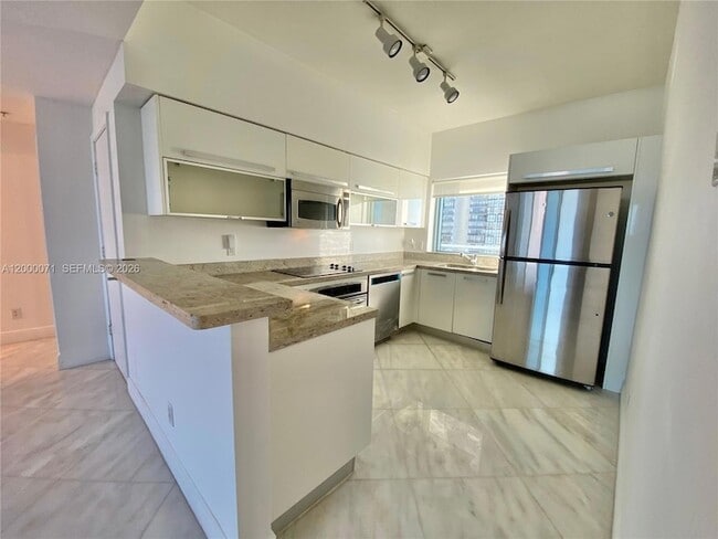 Photo - 601 NE 36th St Unidad 1103