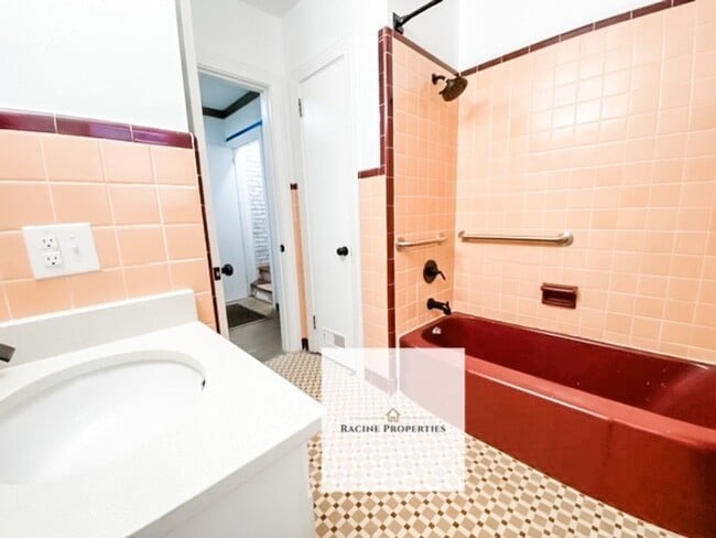 Photo - Two Story Home in Clinton!