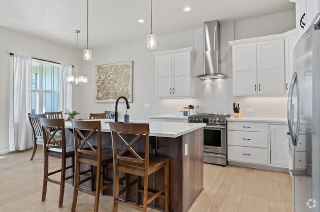 Building Photo - Gorgeous 3 bed/ 3.5 bath Condo At Heron La...