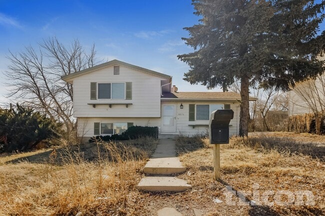 Building Photo - 3571 El Morro Rd