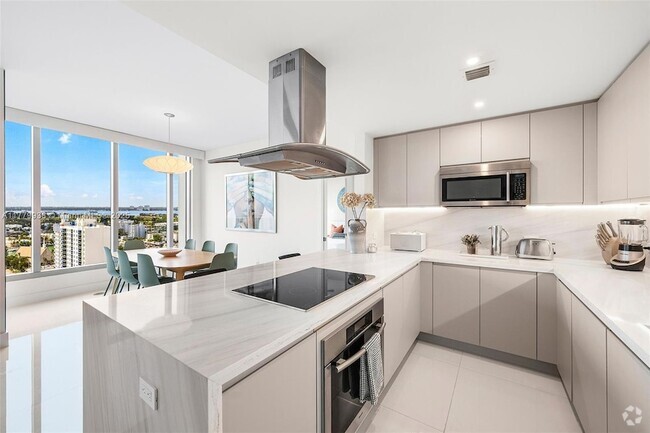 Building Photo - 6899 Collins Ave Unit 1903 Rental