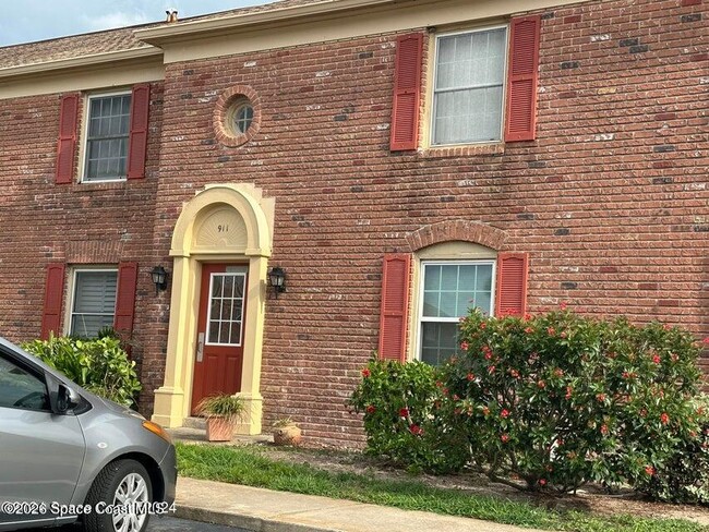 Building Photo - 911 S Colonial Ct Unit C