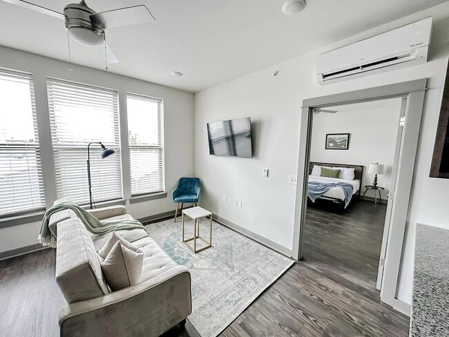 Photo - 111 E 4th St Unidad ID1036786P