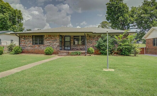 Photo - 610 N 6th Ave