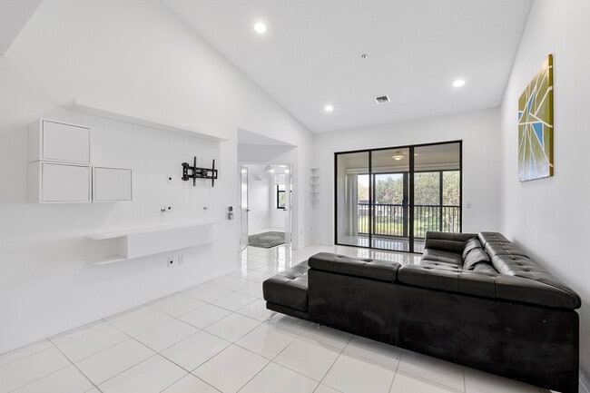 Photo - 5153 Floria Dr Unidad V