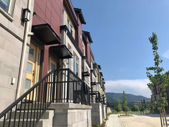 Building Photo - 3 bd 3 bath townhome Issaquah highlands